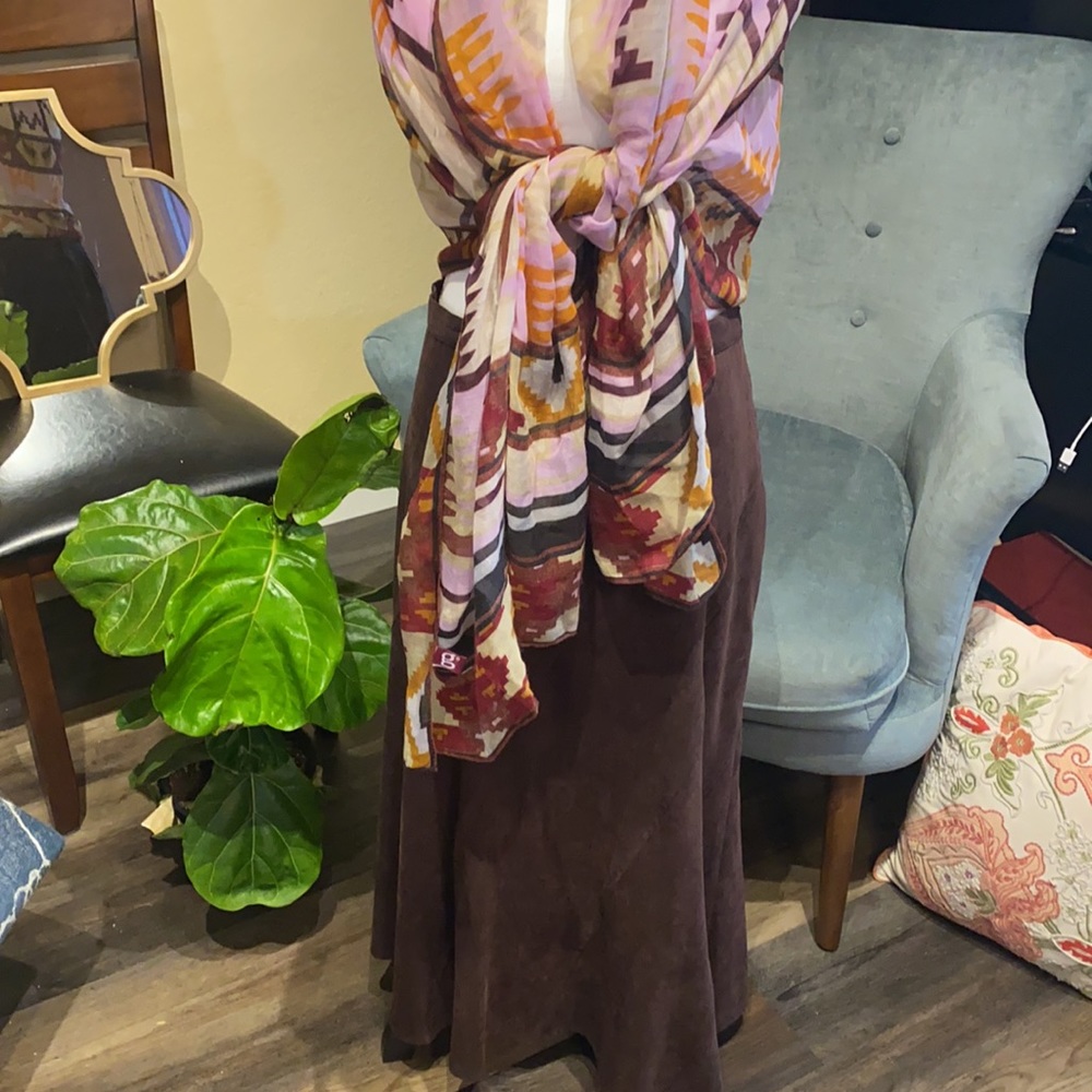 chocolate faux suede skirt EUC - Picture 2 of 7